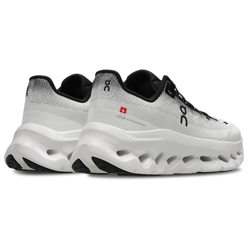 RIVEN FASHION | ON CLOUD SNEAKERS