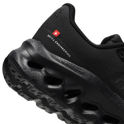 RIVEN FASHION | ON CLOUD SNEAKERS